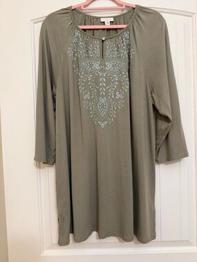 J. Jill Olive Green Top with Soft Blue Embroidery Design Sz large